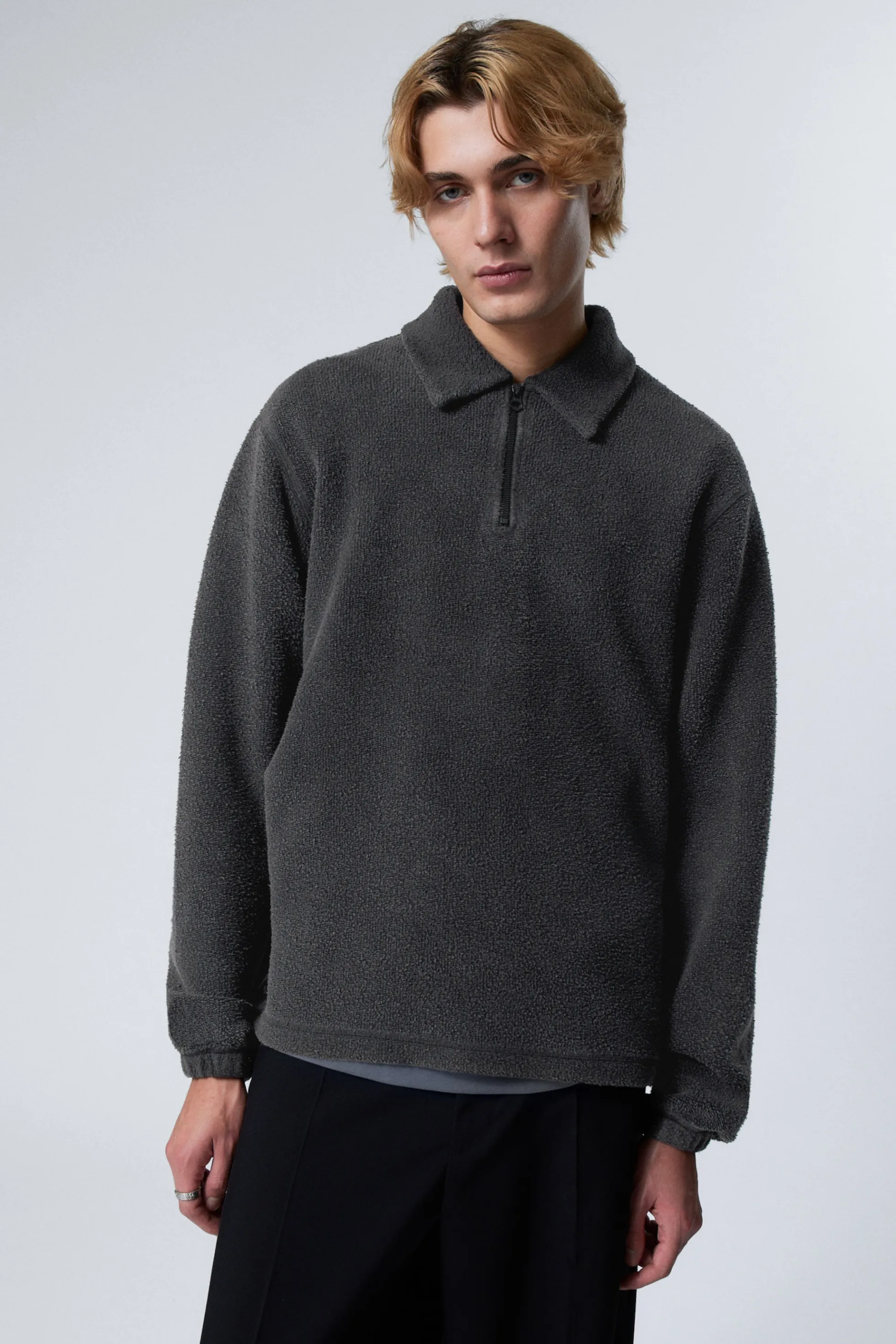 Weekday BOXY FLEECE SWEATSHIRT MET HALVE RITS>Heren Sweatshirts