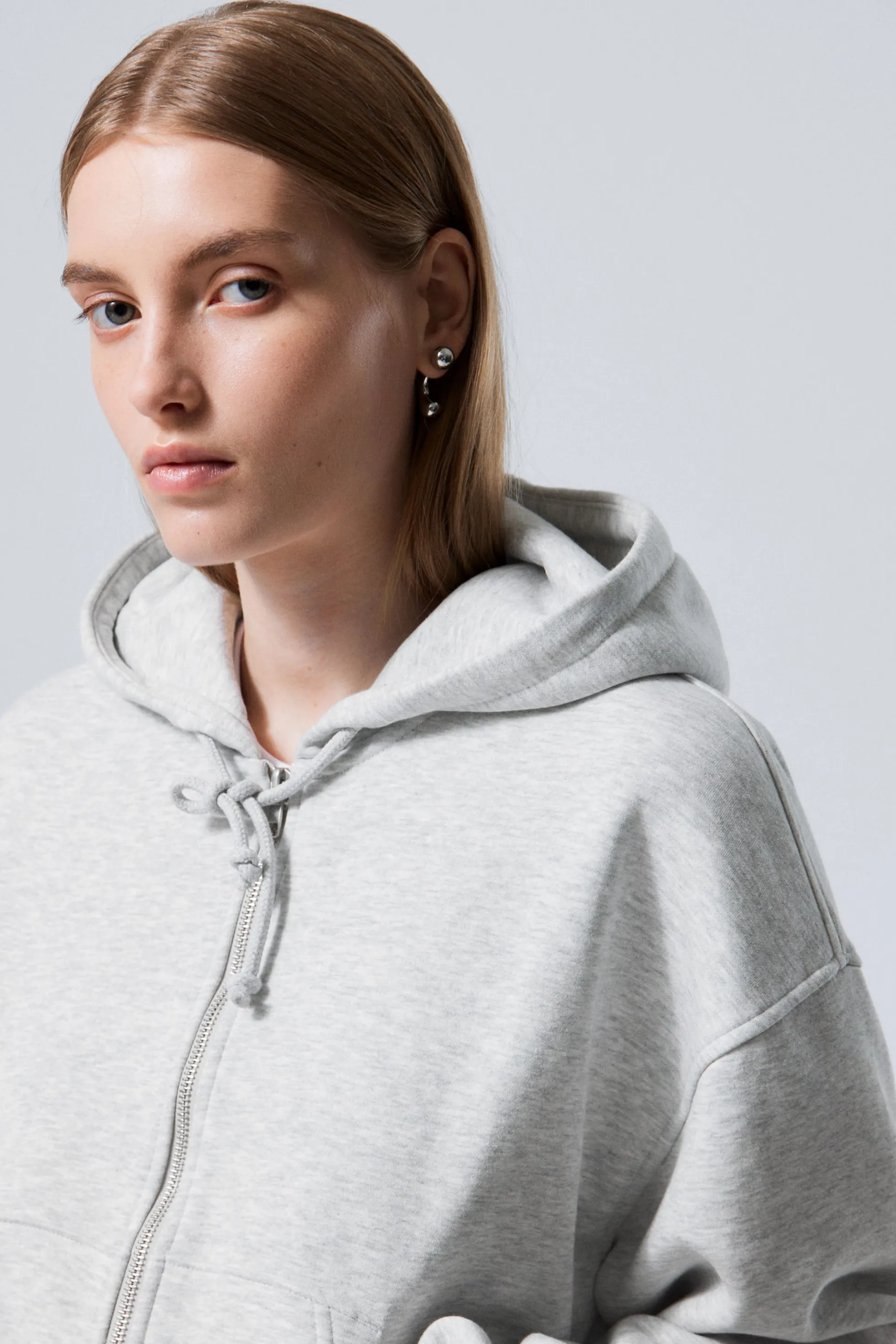 Weekday BOXY MIDDELZWARE RUIMVALLENDE HOODIE MET RITS>DAMES Hoodies | Basics