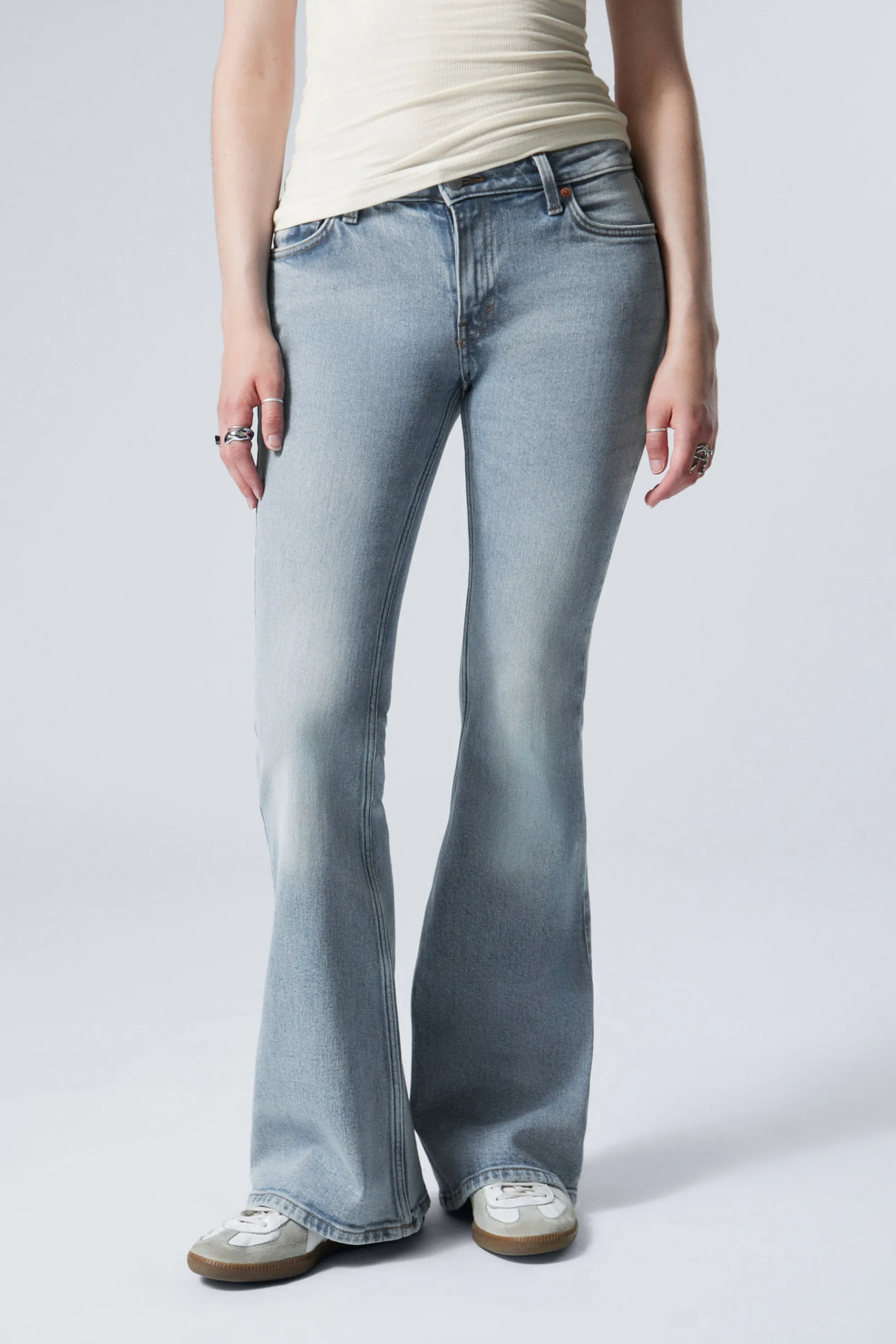 Weekday FLAME LOW WAIST SLIM FLARED LEG JEANS>DAMES Jeans