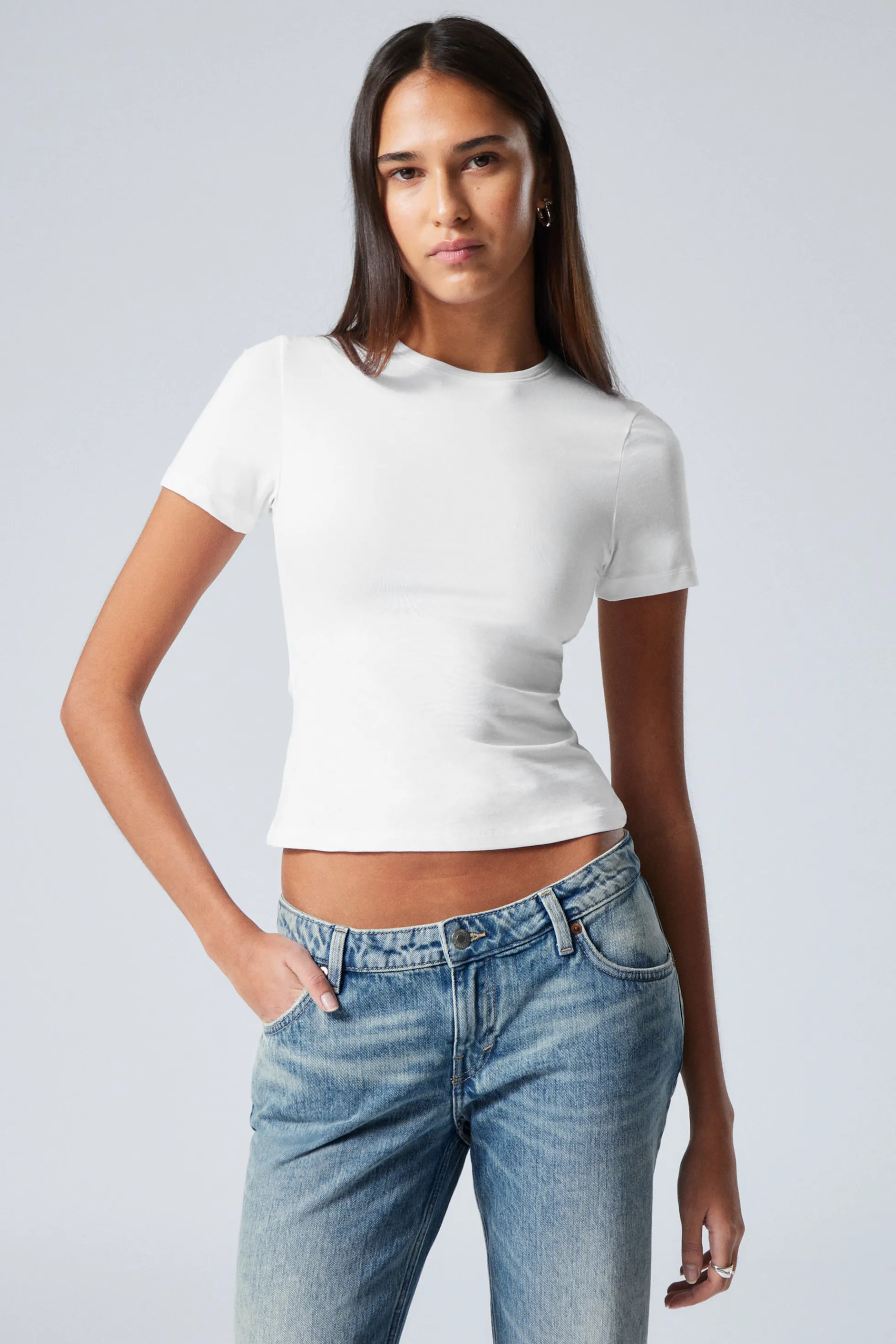 Weekday NAUWSLUITEND T-SHIRT>DAMES Basics | T-Shirts