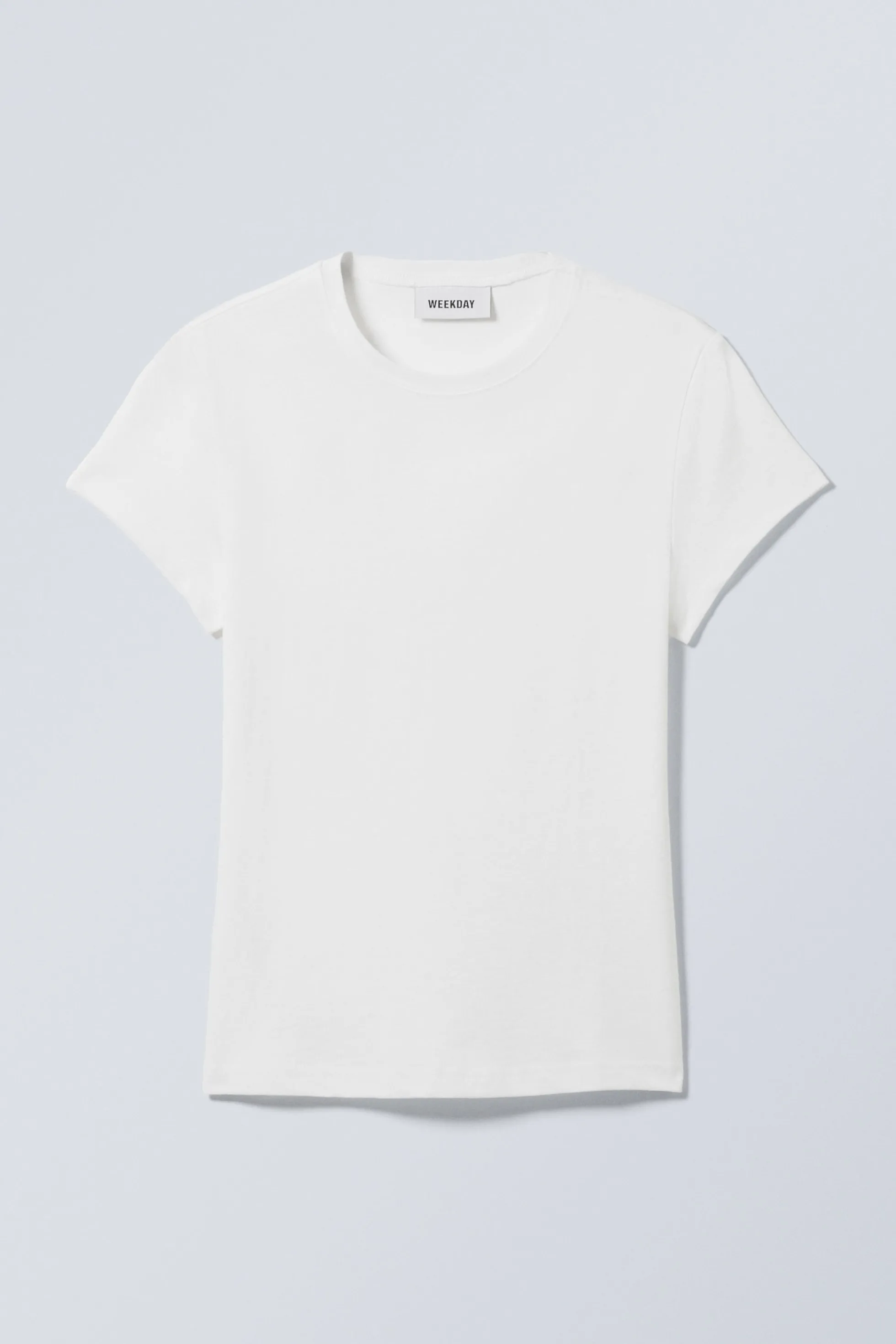 Weekday NAUWSLUITEND T-SHIRT MET KORTE MOUWEN>DAMES Basics | T-Shirts