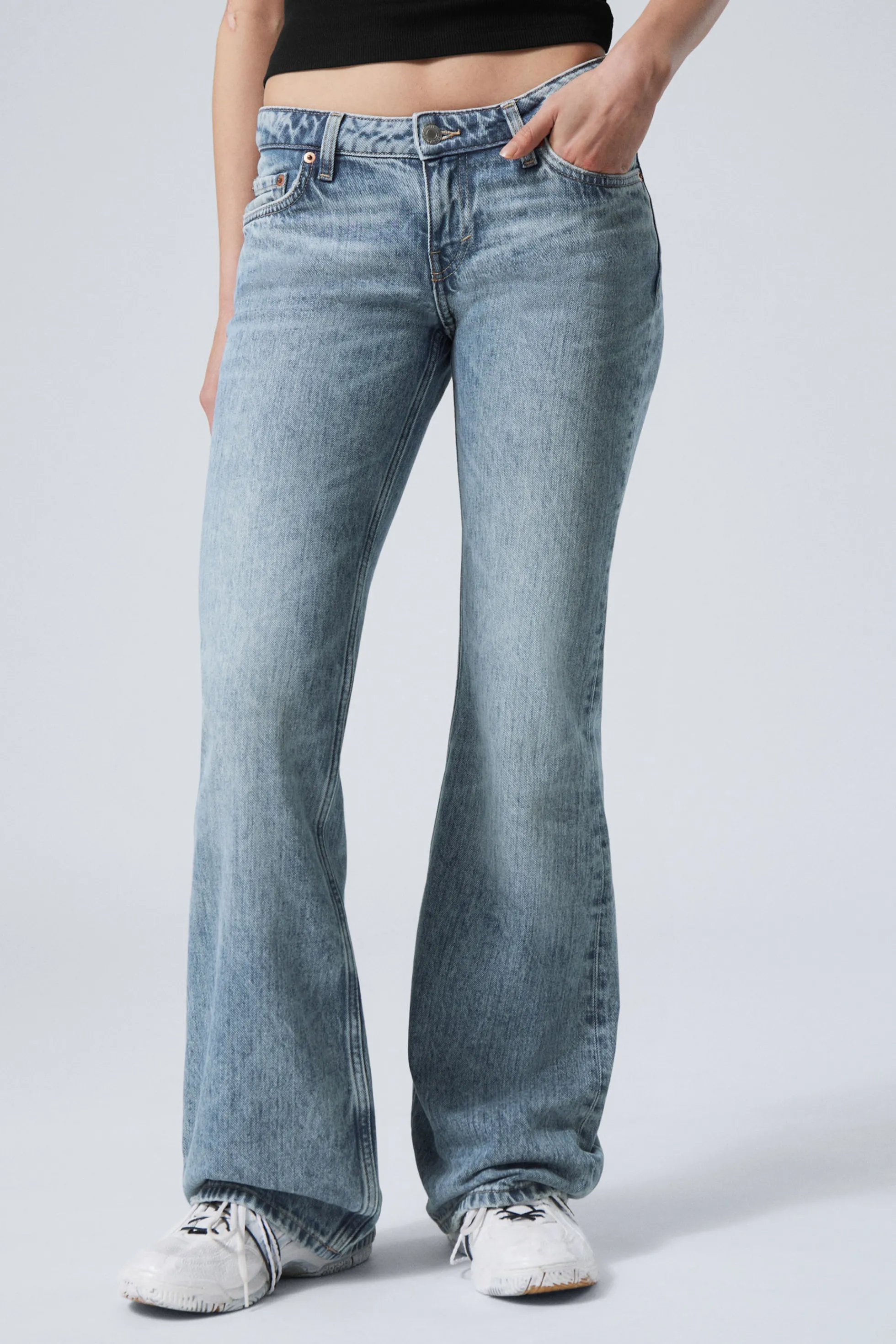 Weekday NOVA LOW WAIST SLIM BOOTCUT LEG JEANS>DAMES Jeans