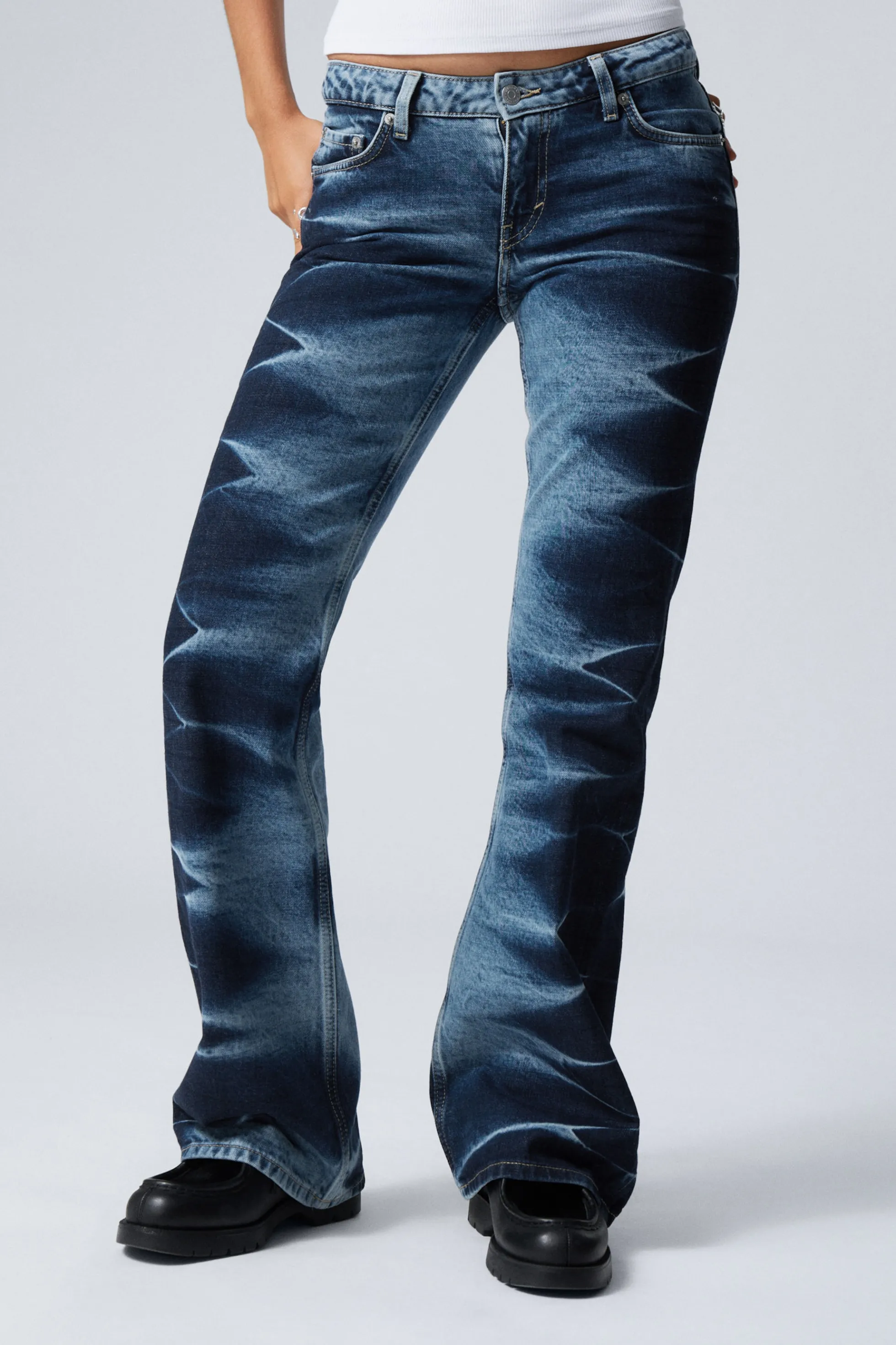 Weekday NOVA SLIM FIT BOOTCUT JEANS MET LAGE TAILLE>DAMES Jeans
