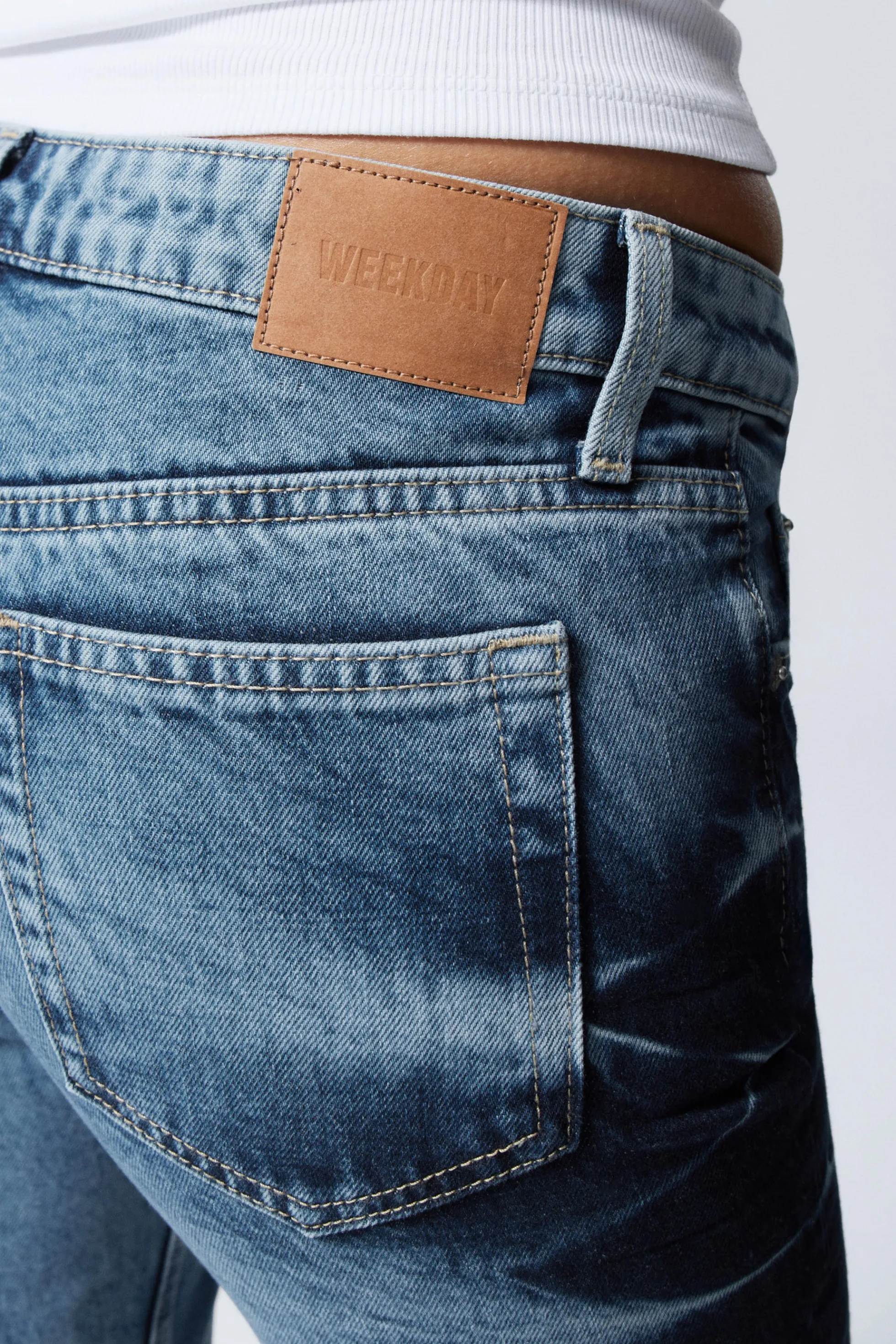 Weekday NOVA SLIM FIT BOOTCUT JEANS MET LAGE TAILLE>DAMES Jeans