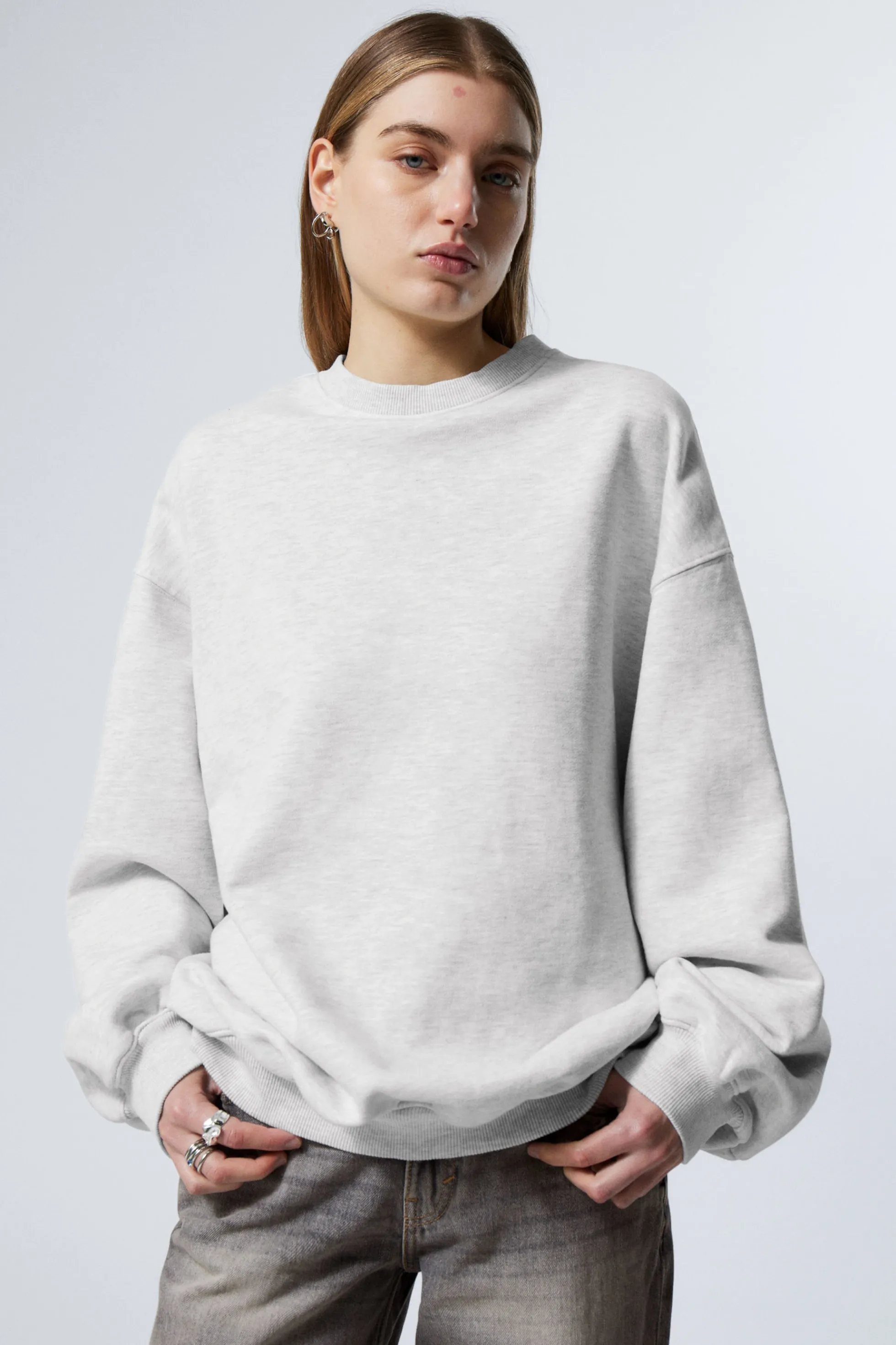 Weekday OVERSIZED SWEATSHIRT MET LANGE MOUWEN>DAMES Basics | Sweatshirts