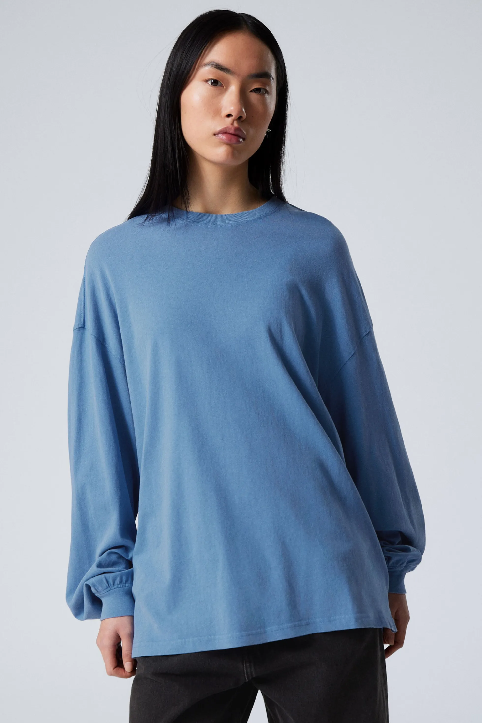 Weekday OVERSIZED T-SHIRT MET LANGE MOUWEN>DAMES Basics | Tops