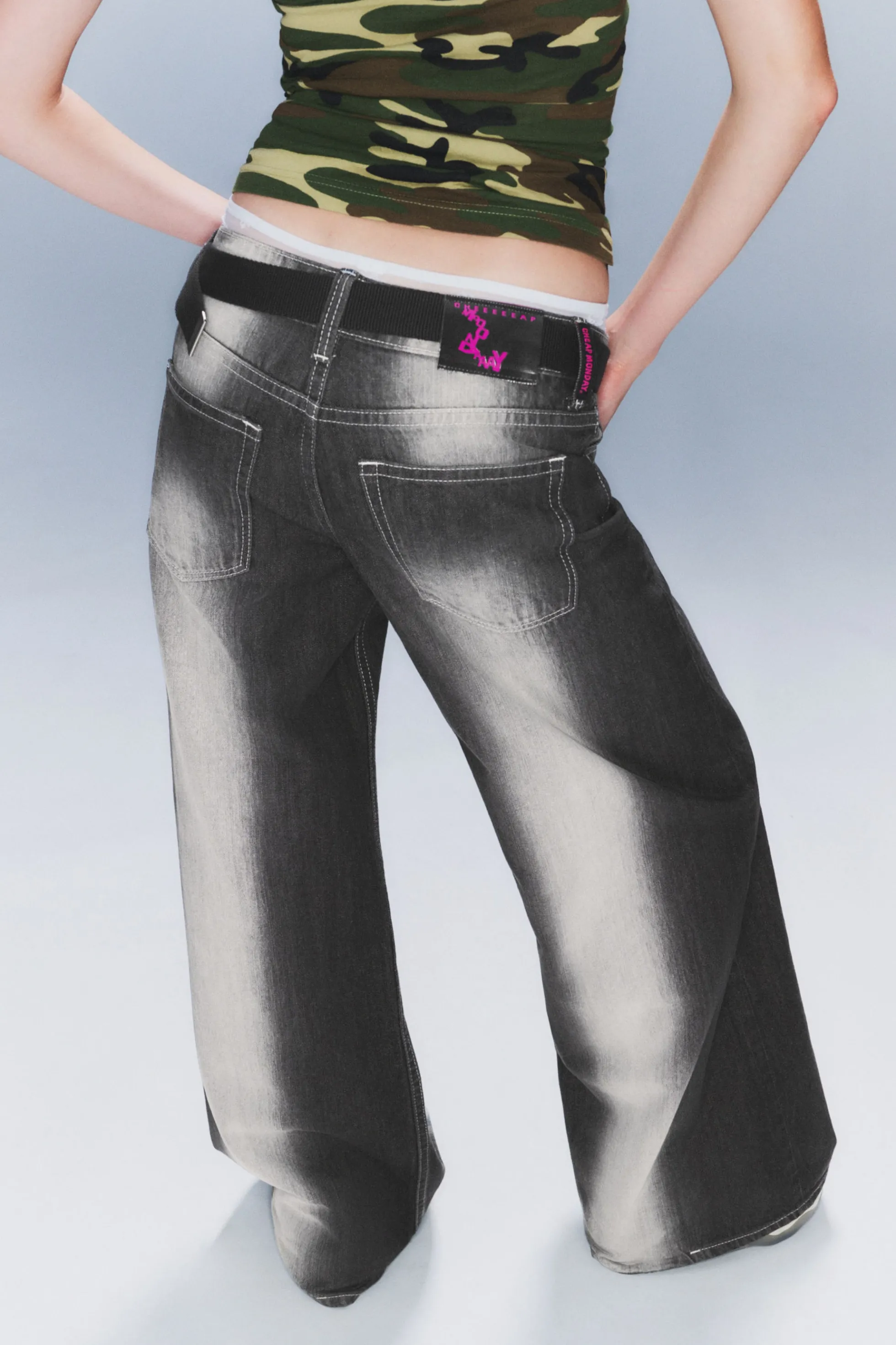 Weekday POSER JEANS MET NORMALE TAILLE EN WIJDE PIJPEN>DAMES Jeans