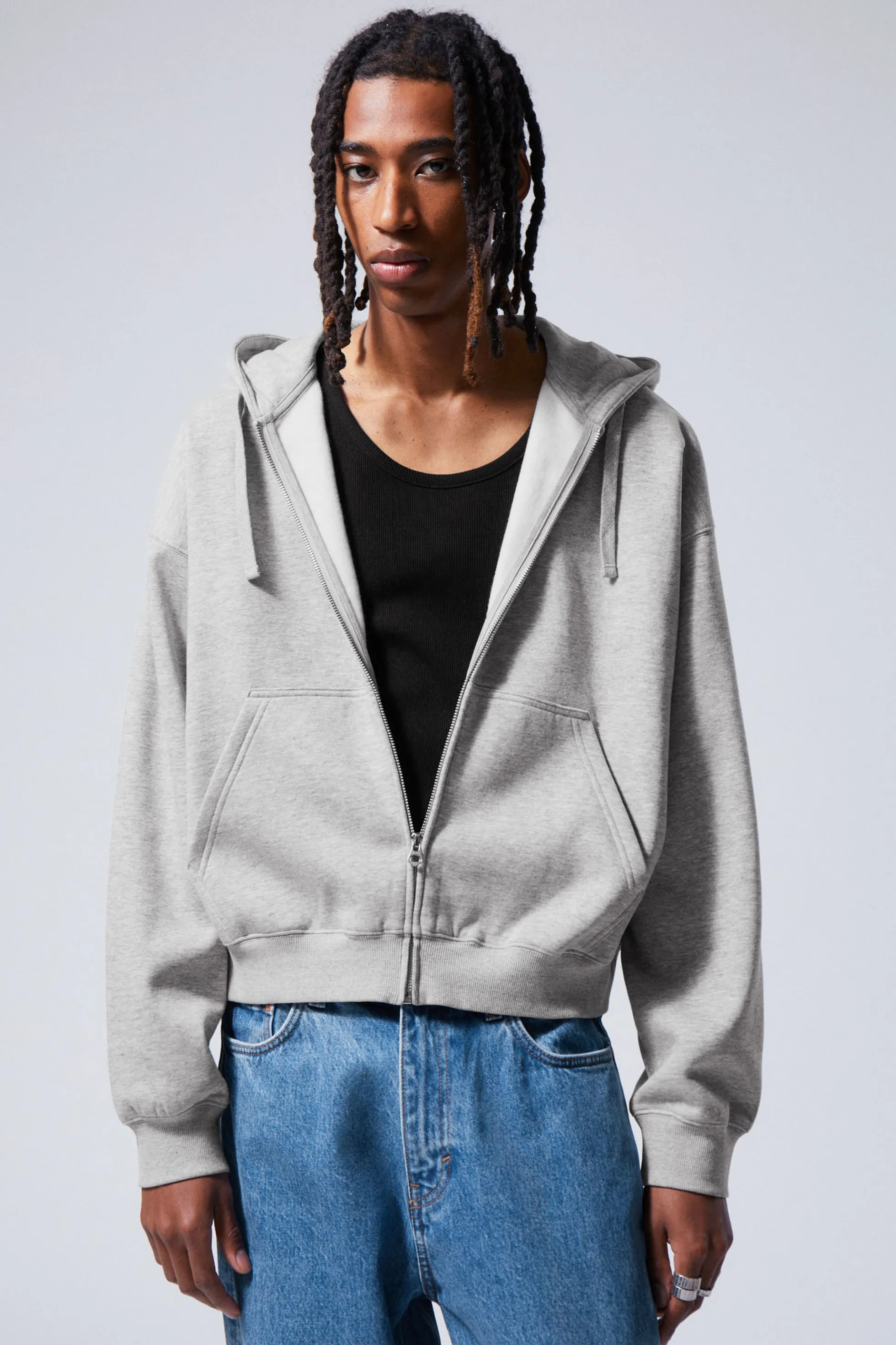 Weekday RECHTE MIDDELZWARE HOODIE MET RITS>Heren Basics | Hoodies