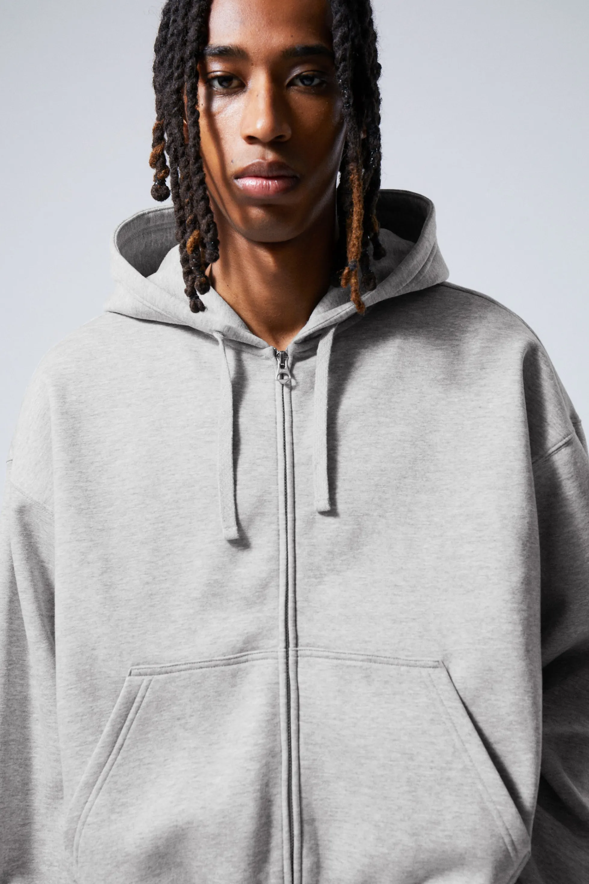 Weekday RECHTE MIDDELZWARE HOODIE MET RITS>Heren Basics | Hoodies