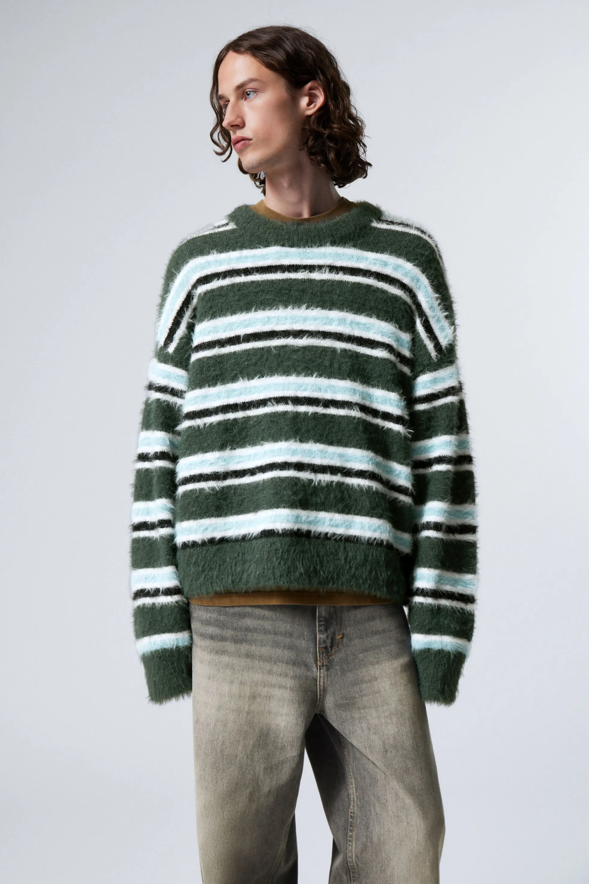 Weekday RUIMVALLENDE GEBREIDE HARIGE TRUI MET STREPEN>Heren Knitwear