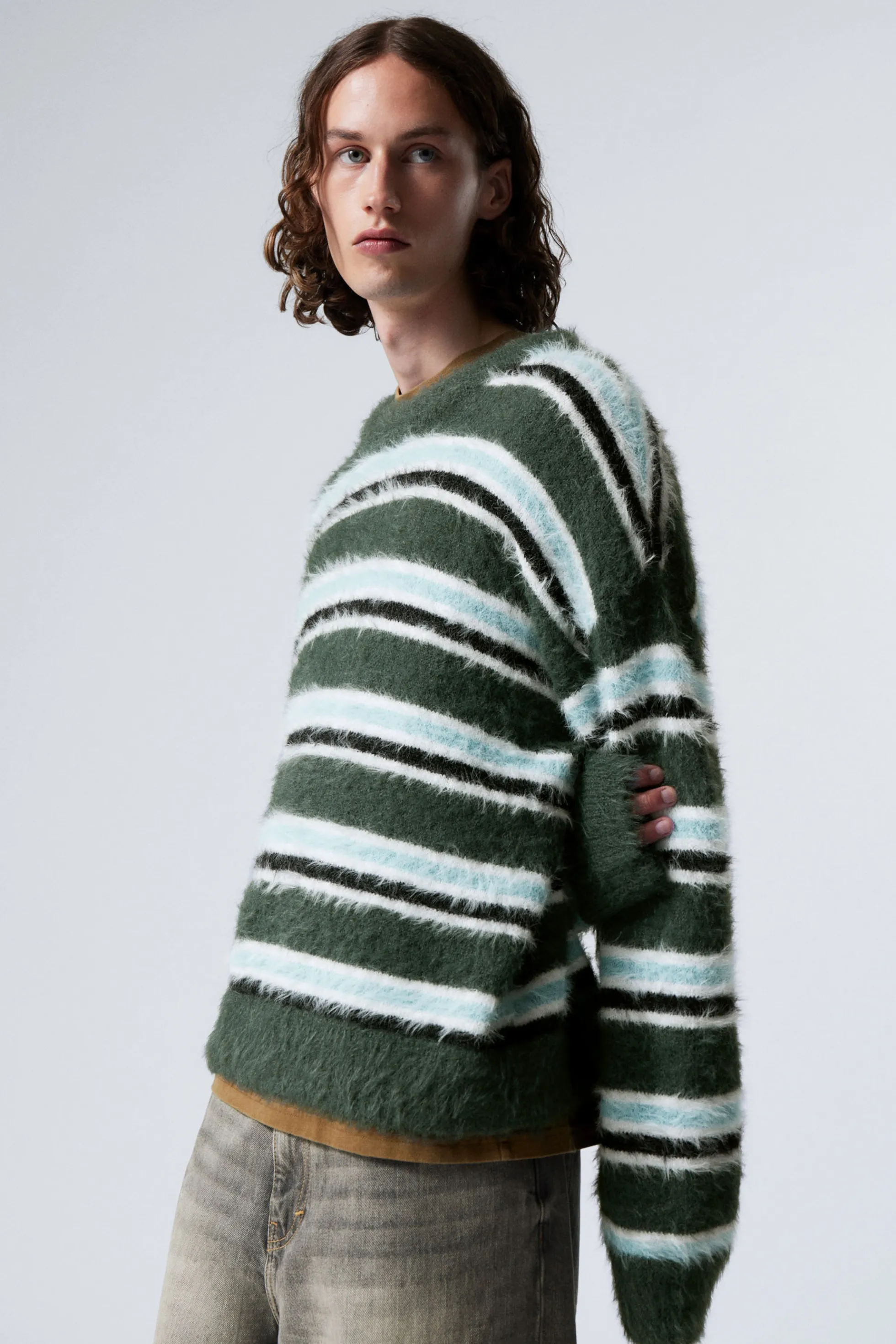 Weekday RUIMVALLENDE GEBREIDE HARIGE TRUI MET STREPEN>Heren Knitwear