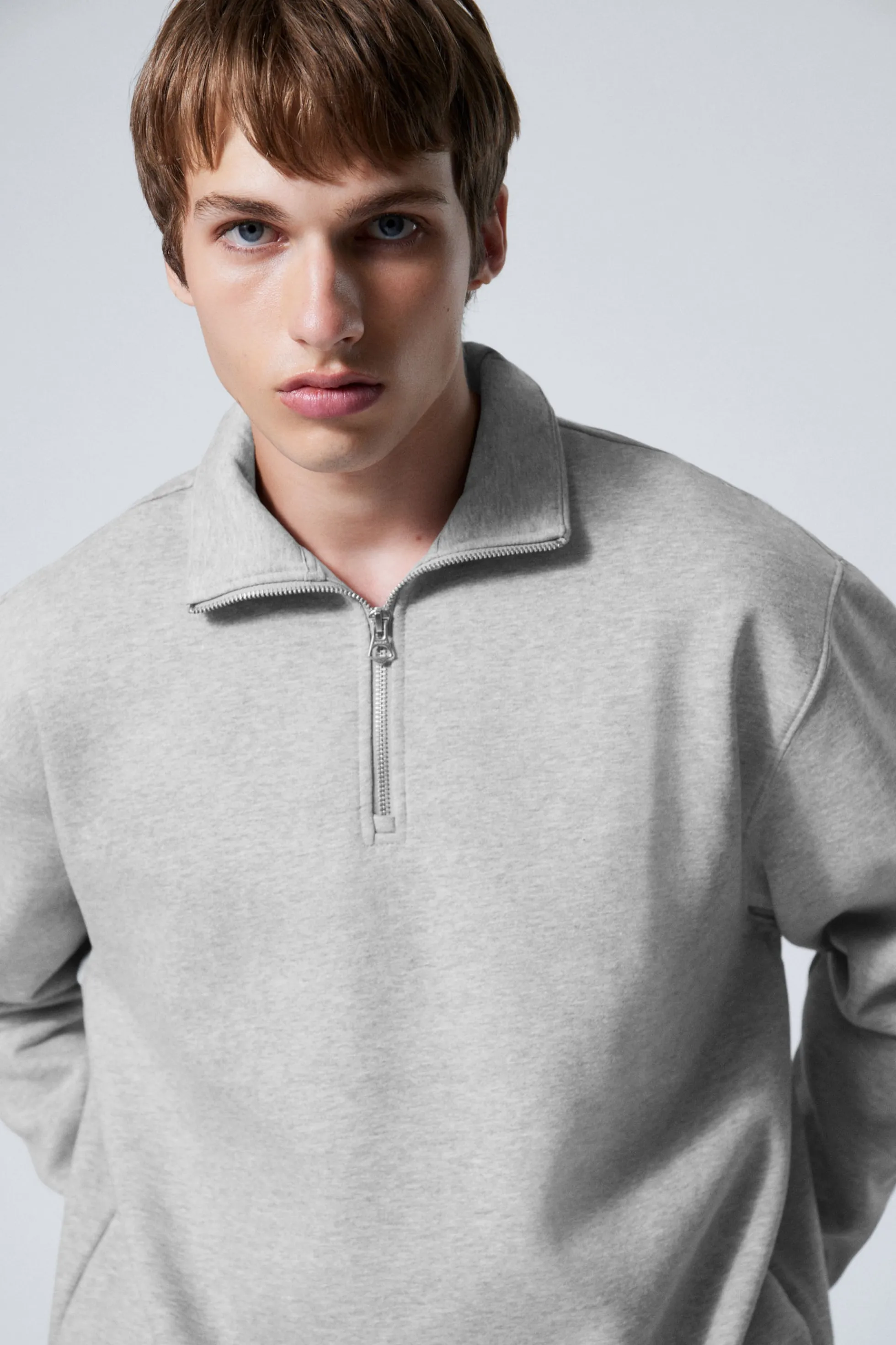 Weekday RUIMVALLENDE ZWARE TRUI MET HALVE RITS>Heren Sweatshirts | Basics