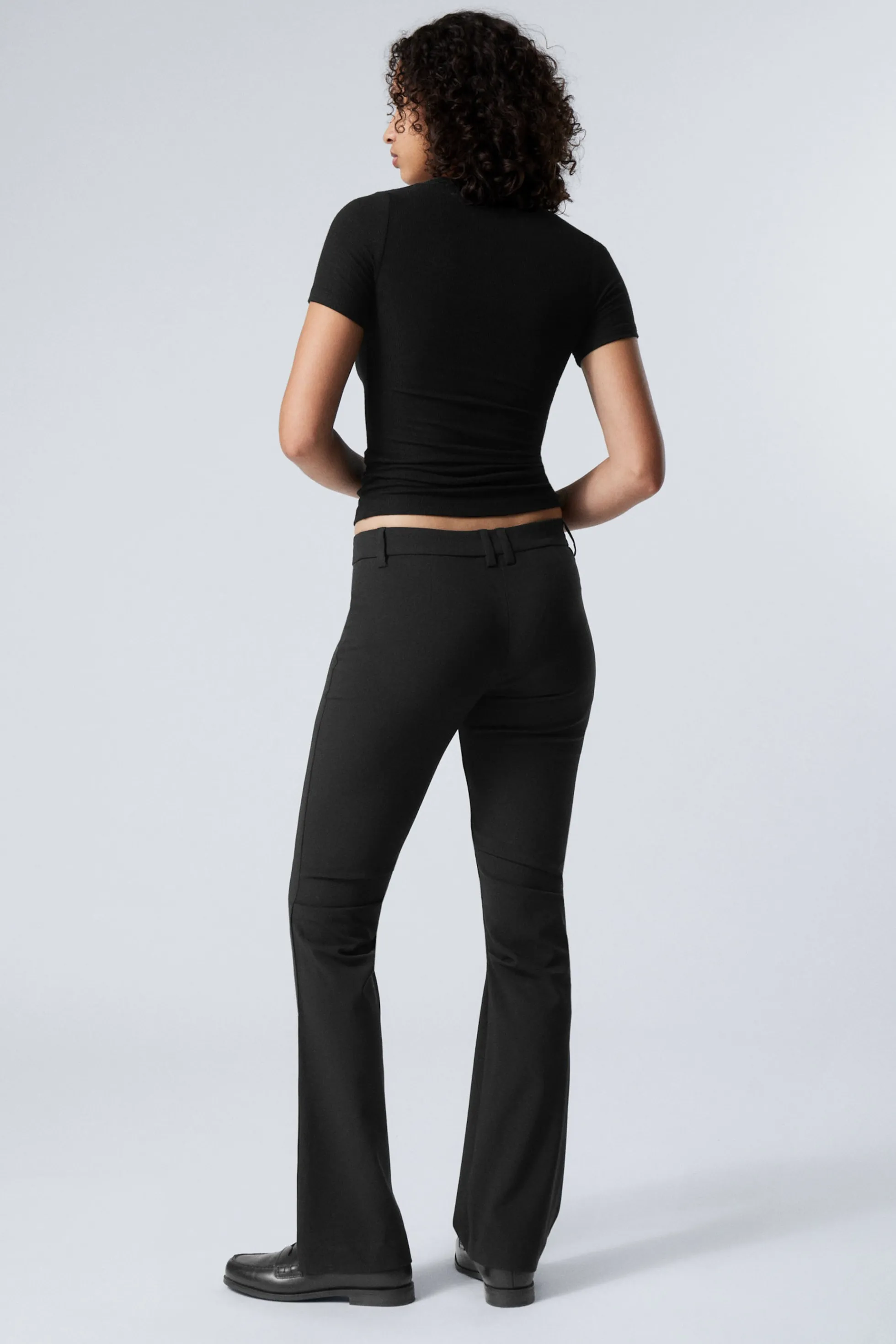 Weekday SLIM FIT FLARED BROEK MET LAGE TAILLE EN PLOOIEN>DAMES Broeken