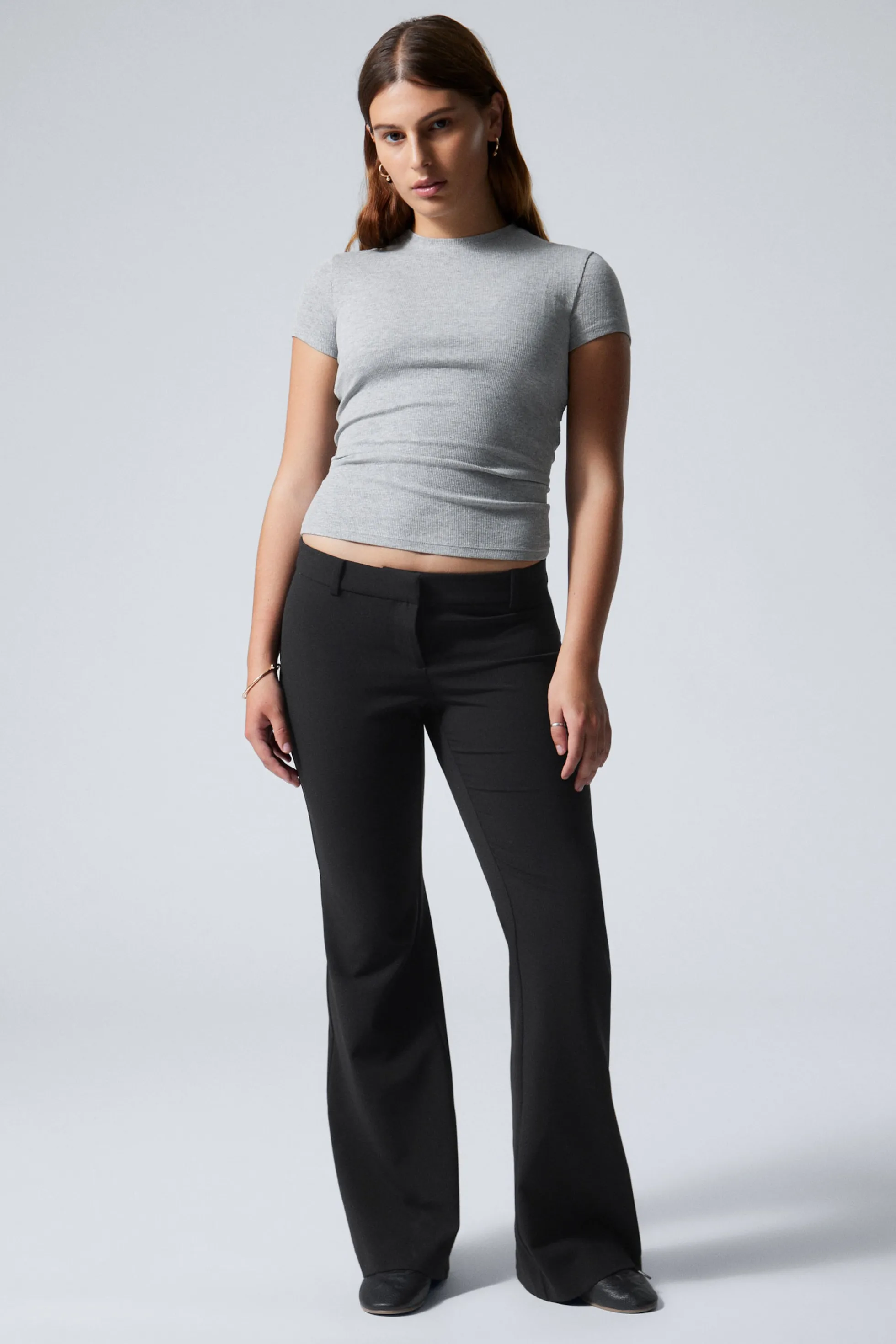 Weekday WIJD UITLOPENDE SLIM FIT PANTALON MET LAGE TAILLE>DAMES Broeken