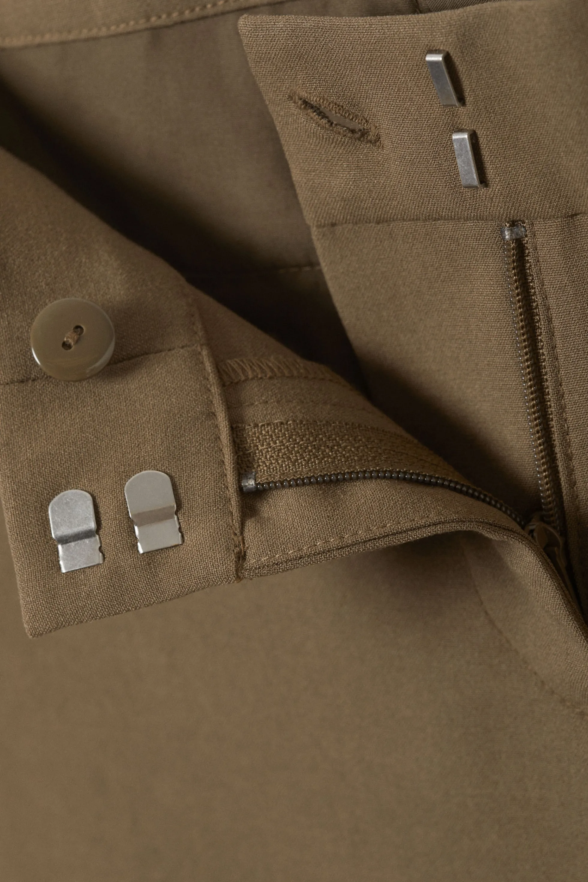 Weekday WIJD UITLOPENDE SLIM FIT PANTALON MET LAGE TAILLE>DAMES Broeken